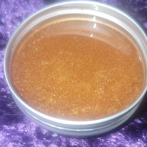 Mit Calendula angereicherte schimmernde Salbe