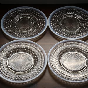 Juego de 4 platos vintage Anchor Hocking Moonstone con tachuelas