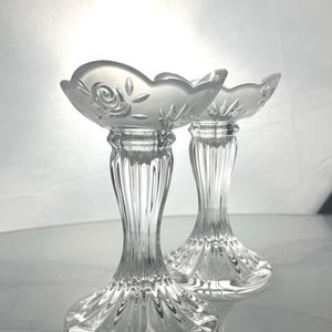 Set aus zwei Oneida Kristall-Kerzenhaltern - Südröschen-Muster - Elegantes Vintage Wohndekor