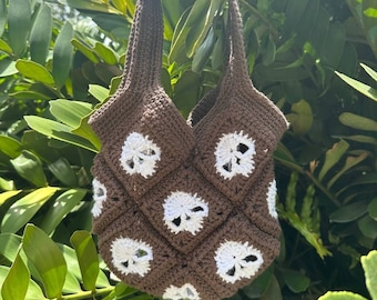 Crochet bag for halloween with skull granny squares