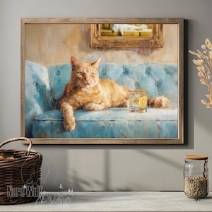 ドリンクアートを持つオレンジ色のぶち猫 | 気まぐれな猫のプリント | ファインアートプリント | バーカート装飾カクテルアート | 雰囲気のある壁飾り | MCMウォールアート