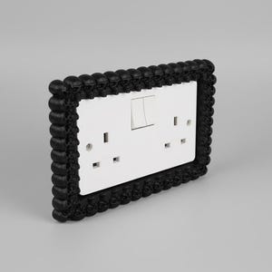Skull Double Socket Surround Resin – Gothic Home Décor (Hand Painted)
