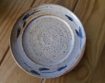 Studio art pottery wheel-thrown stoneware plate Cream with speckles Signed 1977