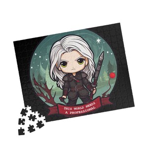 Puede incluir: Un rompecabezas en blanco y negro con una ilustración de dibujos animados de una mujer de cabello blanco con una espada. La mujer lleva un atuendo de cuero negro y tiene una expresión decidida. El texto "This world needs a professional" está impreso en una pancarta roja debajo de la mujer.