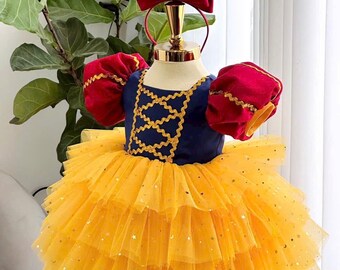 Ręcznie robiony kostium Królewny Śnieżki, sukienka świąteczna, sukienka świąteczna dla dziewczynki, strój dla malucha, sukienka do sesji zdjęciowej, prezent świąteczny