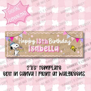 K&ouml;nnte beinhalten: Braunes Banner mit dem Text "Happy 13th Birthday Isabella" in Rosa und Wei&szlig;. Snoopy mit Kuchen und Woodstock sind abgebildet. Das Banner ist eine 2'x6' Vorlage, ca. 61cm x 183cm.