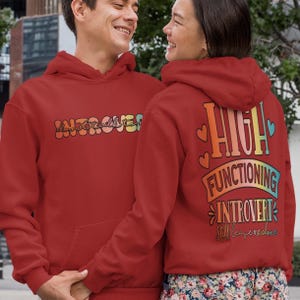 Sweat à capuche introverti haute performance Kawaii Sweat à capuche coloré vif Déclarations audacieuses Sweat à capuche mignon Amusant et confortable Couleurs audacieuses Sweat à capuche tendance