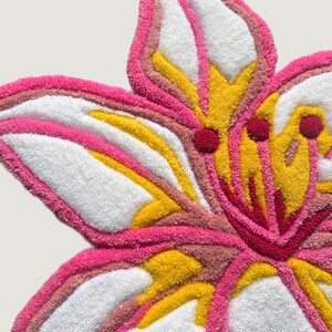 Handmade pink lily tufted rug - floral tapestry home decor image 5