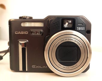 Reconditioned - Casio EXILIM EX-S600 6.0MP Digital Camera - Gray