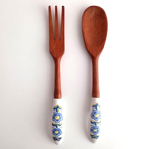 Vintage Salad Servers 2-piece Made Of Wood And Ceramic / Salad Serving Set/ Spoon Fork Set/ Carved Wood/ Hand-painted