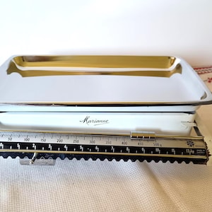 Báscula de cocina EKS Marianne White fabricada en Suecia en los años 70