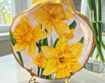 Decoupaged Daffodil Scallop Shell, Cape Cod Coastal Decor