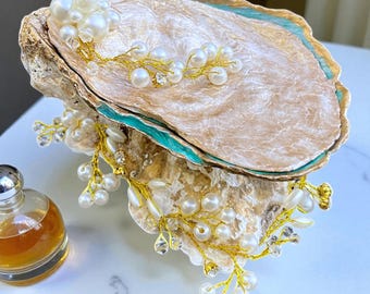 Turquoise Oyster Shell Jewelry Box with Lid, Gold Edge