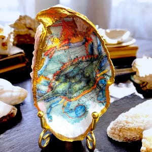 Decoupage Blue Crab Oyster Shell Ring Holder: Coastal Decor