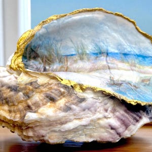 Beach Scene Shell Oyster Shell Decor, Double Sided Oyster Shell  Unique Gift Beach and Ocean Lovers.