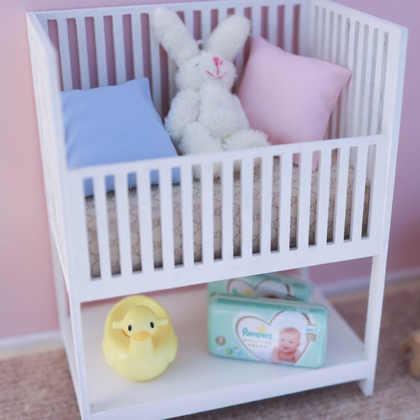 Baby Crib with Bedding - 1/6 Scale Doll House Miniature - for Barbie, Blythe, Poppy Parker, Integrity Toys