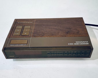 Magnavox Faux Wood Clock Radio D3150