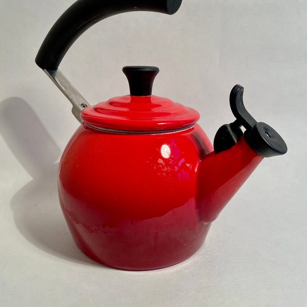 Le Creuset Piccolo Whistling Tea Kettle 1.25 Quart Red Enamel, vintage teapot
