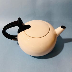 White Enamel Ben Seihel Kettle