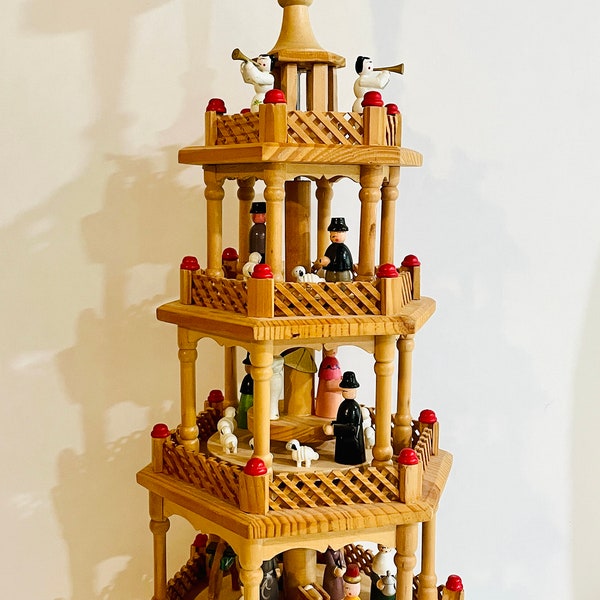 Vecchia piramide di Natale tedesca dei Monti Metalliferi