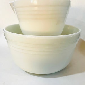 Milk Glass Pyrex Mixing Bowls Set