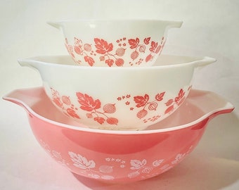 1962 Pyrex Pink Gooseberry Cinderella Three Piece Set