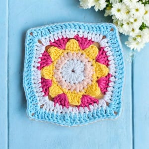 Granny Square Crochet Pattern – PDF Easy Beginner Motif