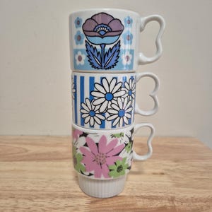 Vintage 1970s stackable set of 3 mugs made in Japan | flower power