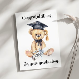 Félicitations pour l'obtention du diplôme, carte personnalisée, nom casquette et parchemin du diplômé
