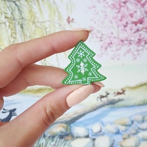 20 Nordic Tree Wooden Buttons: 3cm Green pine tree, Forest Crafting pack