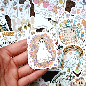20 pegatinas hippies de Halloween. Pegatinas de fantasmas espeluznantes con vibraciones vintage de los años 60 y 70 para álbumes de recortes, diarios o decoración para Kindles, computadoras portátiles, iPads.