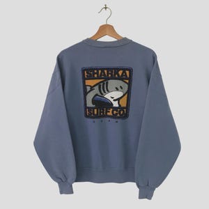 Vintage 90s Crazy Shirts Hawaii Surf Blue Sweatshirt Medium Surfboards Graphic Spell Out Sweater Surfing Beach Hawaii Crewneck Jumper Size M