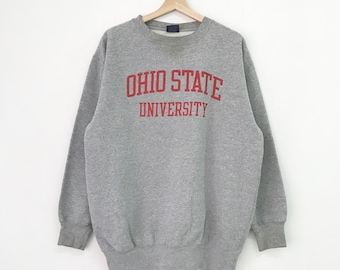 Pode incluir: Camisola de moletom cinza com o texto "Ohio State University" em vermelho.
