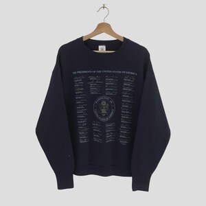 Vintage des années 90 Washington Dc bleu sweat grand Washington Dc États-Unis Spell Out pull Washington ras du cou Washington pull taille L