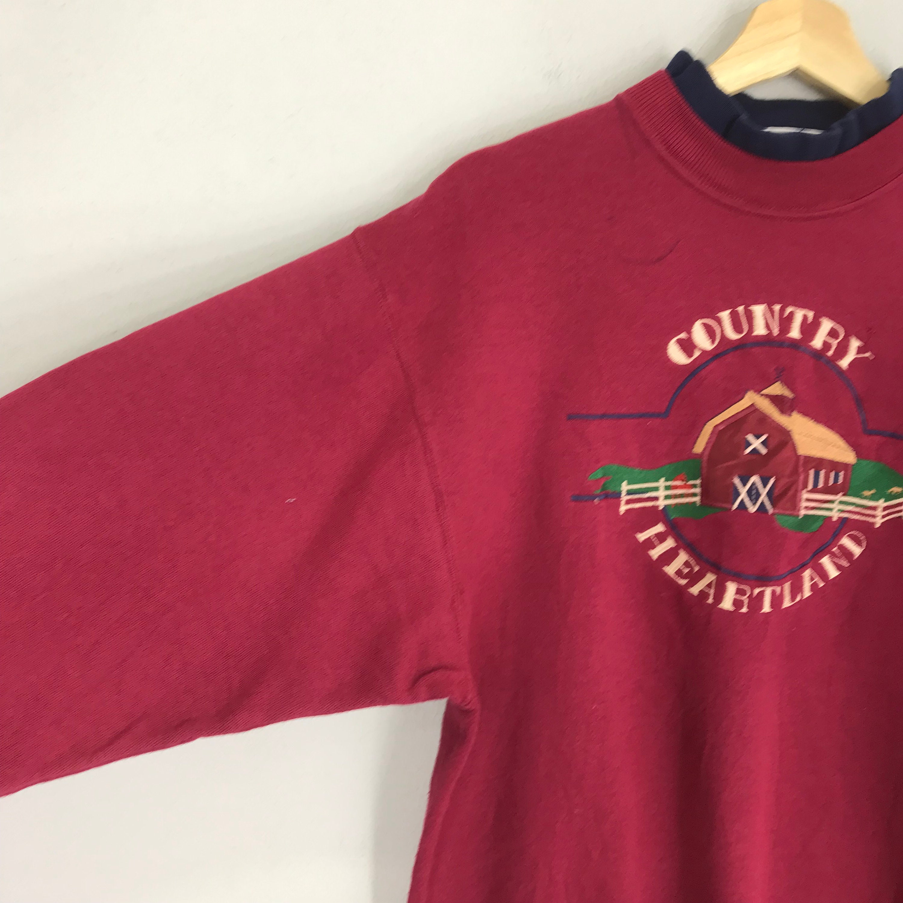 Sudadera vintage de los años 90 con estampado de Country Heartland, color  rojo mediano, cuello redondo, gráfico de la casa Heartland, talla M - Etsy  México, image size:3000x3000