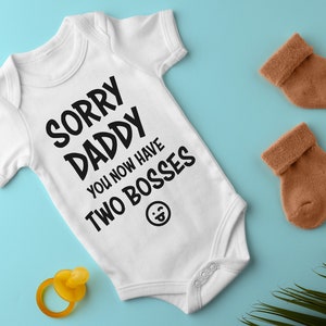 Zabawny kombinezon dla niemowląt prezent na baby shower dla noworodka prezent dla noworodka Przepraszam tato, teraz masz dwóch szefów kombinezon dla noworodka