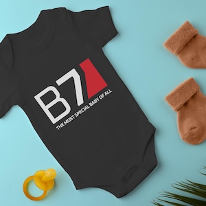 B7: 最も特別な赤ちゃん - マスエフェクトにインスパイアされたかわいいベビーロンパース