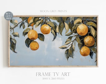 Könnte beinhalten: Ein Gemälde eines Zweigs eines Zitrusbaums mit reifen Orangen, die an den Zweigen hängen, vor einem blauen Himmel. Das Gemälde ist in einem hellen Holzrahmen gerahmt.  "Moon Grey Prints" und "Frame TV Art 3840 x 2160 Pixel" sind unter dem Bild gedruckt.