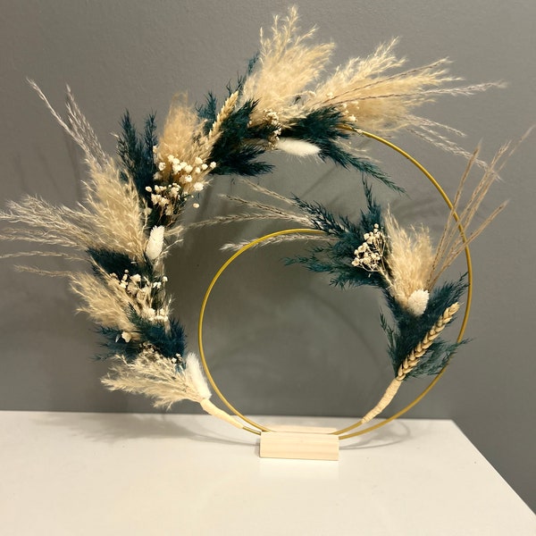 Couronne fleurs séchées, double anneaux métallique doré sur pied , cerceau de fleurs en métal 25/35 cm