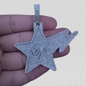 Colgante de estrella con letra personalizada redonda de moissanita real de 2,50 ct chapado en oro blanco de 14 quilates / Colgante de moissanita real / Regalo de joyería de cumpleaños único