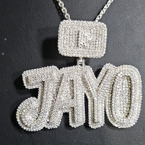 Colgante de moissanita auténtico / Colgante con nombre personalizable de 4 ct para hombres y mujeres / Amuleto personalizado / Joyería de hip hop / Regalo de cumpleaños ideal