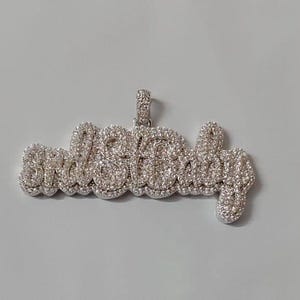 Colgante con nombre personalizado de moissanita bañado en oro blanco de 14 quilates, moissanita auténtica de 3 quilates, plata de ley, regalo personalizado para hombres, cumpleaños, aniversario
