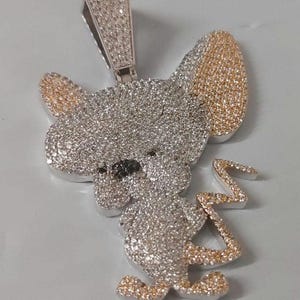 Ciondolo da 2,5 pollici con motivo a cartoni animati 3D in argento sterling 925 con moissanite incolore VVS – Gioielli di design alla moda"