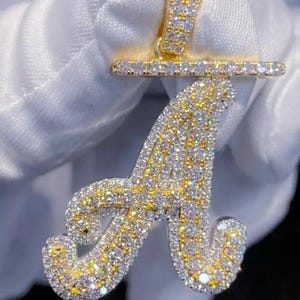 Colgante con inicial A de moissanita auténtica redonda de 2,0 ct, chapado en oro amarillo de 14 quilates, joyería de hip hop, regalo de cumpleaños ideal