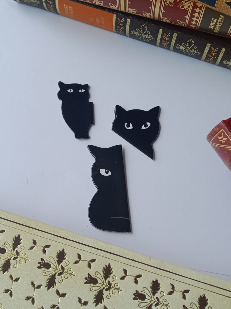 Magnetic black cat bookmarks image 4