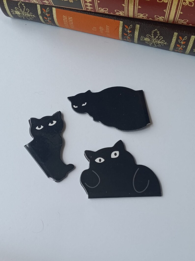 Magnetic black cat bookmarks image 3