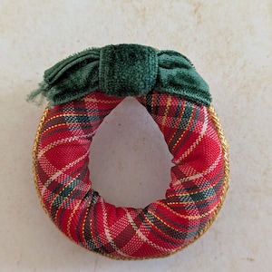 Avon Red Plaid Christmas Wreath Pin