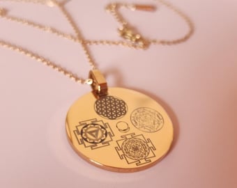 Halskette aus rosa Stahl mit Jugendelixier-Zahlenfolge