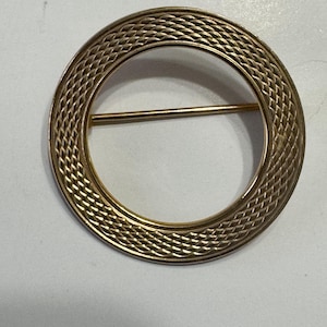Vintage Gold Tone Pattern Brooch Pin