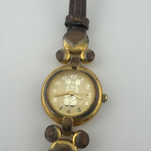 Vintage Disney women&#39;s Micky Mouse watch with leather band